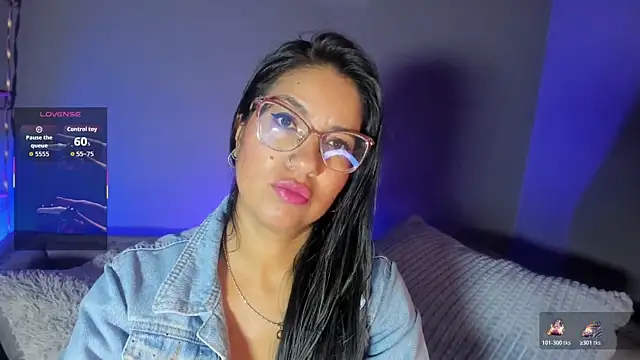 Snapshot of charlhot_ chatting on November 12, 2025, 12:31 pm charlhot online show from November 12, 2025, 12:31 pm