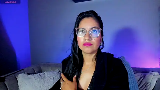 Snapshot of charlhot_ chatting on November 17, 2025, 12:31 pm charlhot online show from November 17, 2025, 12:31 pm