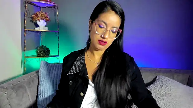 Snapshot of charlhot_ chatting on October 29, 2025, 12:37 pm charlhot online show from October 29, 2025, 12:37 pm