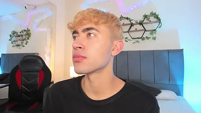 JustinCastiblanco online show from October 30, 2025, 11:30 am