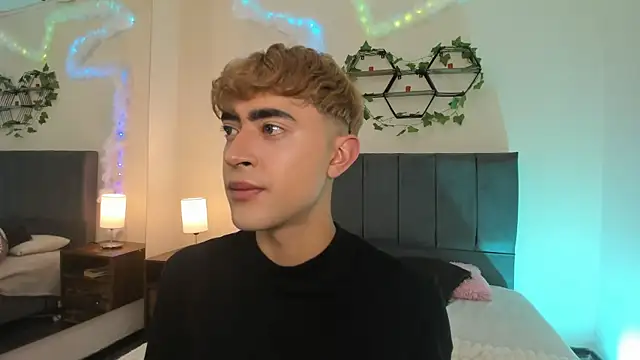 JustinCastiblanco online show from November 25, 2025, 11:21 am