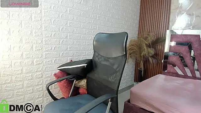 Amara  Hank online show from October 26, 2025, 1:11 pm