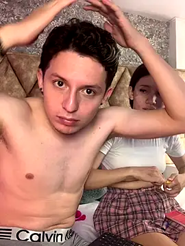 Snapshot of SsexCouplee chatting on December 18, 2025, 2:21 pm SsexCouplee online show from December 18, 2025, 2:21 pm