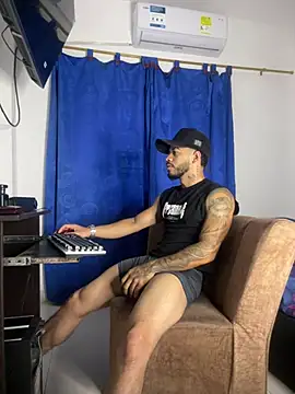 Snapshot of Kylian_Alessandro chatting on January 10, 2026, 12:11 pm Kylian Alessandro online show from January 10, 2026, 12:11 pm