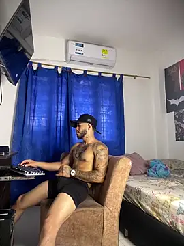 Snapshot of Kylian_Alessandro chatting on February 27, 2026, 1:00 pm Kylian Alessandro online show from February 27, 2026, 1:00 pm