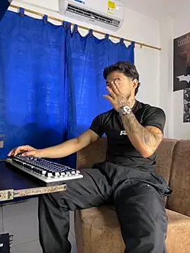 Snapshot of Kylian_Alessandro chatting on October 25, 2025, 6:08 pm Kylian Alessandro online show from October 25, 2025, 6:08 pm