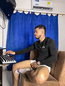 Snapshot of Kylian_Alessandro chatting on November 13, 2025, 6:45 pm Kylian Alessandro online show from November 13, 2025, 6:45 pm