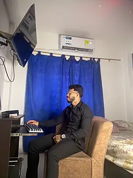 Snapshot of Kylian_Alessandro chatting on February 26, 2026, 6:41 pm Kylian Alessandro online show from February 26, 2026, 6:41 pm