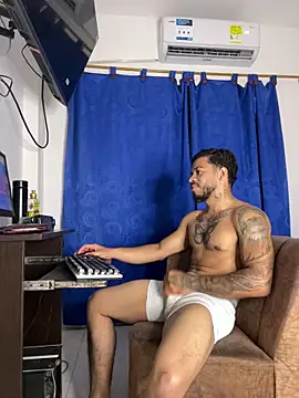 Snapshot of Kylian_Alessandro chatting on December 22, 2025, 4:23 am Kylian Alessandro online show from December 22, 2025, 4:23 am