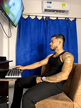 Snapshot of Kylian_Alessandro chatting on November 15, 2025, 4:38 am Kylian Alessandro online show from November 15, 2025, 4:38 am