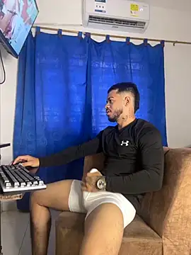 Snapshot of Kylian_Alessandro chatting on November 11, 2025, 2:56 pm Kylian Alessandro online show from November 11, 2025, 2:56 pm