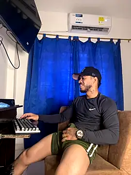 Snapshot of Kylian_Alessandro chatting on November 22, 2025, 6:07 pm Kylian Alessandro online show from November 22, 2025, 6:07 pm