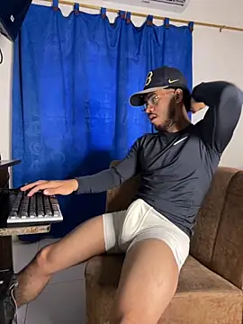 Snapshot of Kylian_Alessandro chatting on October 23, 2025, 11:42 am Kylian Alessandro online show from October 23, 2025, 11:42 am