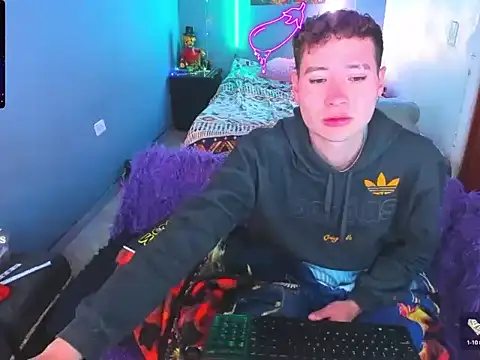 Snapshot of Latin_boysxxxx chatting on February 15, 2026, 2:45 am Latin boysxxxx online show from February 15, 2026, 2:45 am