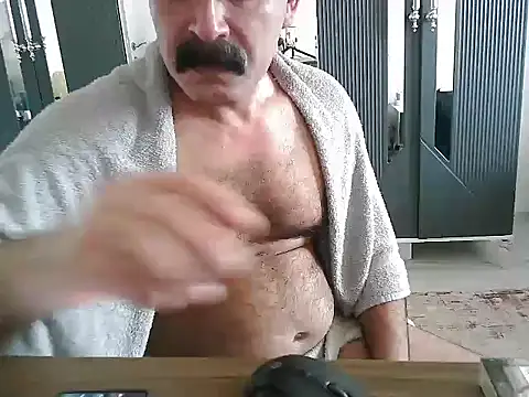 Snapshot of meroglu45 chatting on October 26, 2025, 2:06 pm meroglu45 online show from October 26, 2025, 2:06 pm