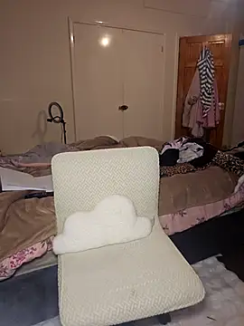 LucyMiax online show from December 14, 2025, 8:09 am