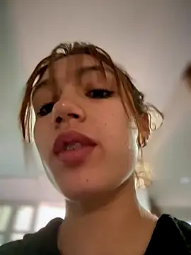 Snapshot of Arianaa_Toro chatting on October 15, 2025, 12:13 pm Arianaa Toro online show from October 15, 2025, 12:13 pm