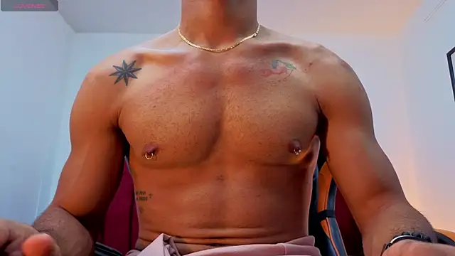 Snapshot of DaamonSlader_ chatting on October 28, 2025, 8:30 pm DaamonSlader online show from October 28, 2025, 8:30 pm