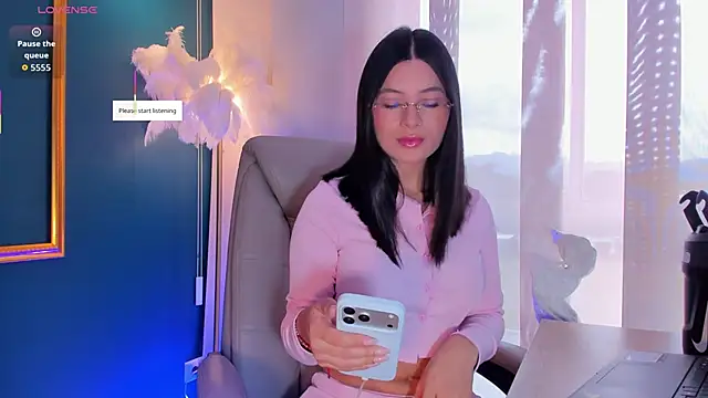 Rashel Frost  online show from May 2, 2026, 2:33 pm