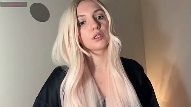 Snapshot of cute_cake chatting on January 8, 2026, 3:18 pm cute cake online show from January 8, 2026, 3:18 pm