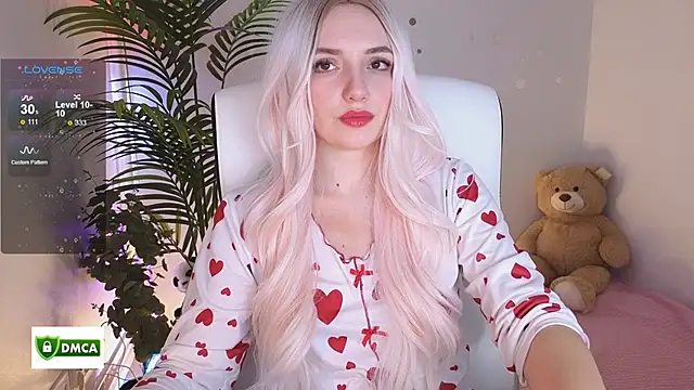 cute cake online show from December 1, 2025, 10:05 am