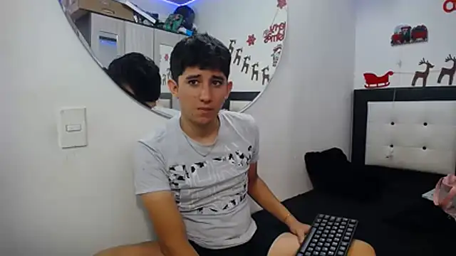 Snapshot of Dravith_Valery chatting on December 18, 2025, 10:08 am Dravith Valery online show from December 18, 2025, 10:08 am