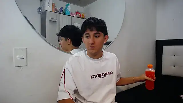 Snapshot of Dravith_Valery chatting on February 7, 2026, 11:57 pm Dravith Valery online show from February 7, 2026, 11:57 pm