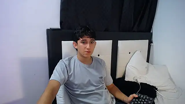 Snapshot of Dravith_Valery chatting on February 17, 2026, 4:54 am Dravith Valery online show from February 17, 2026, 4:54 am