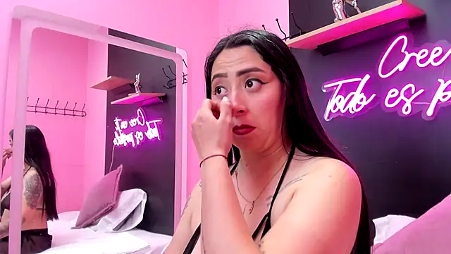 Snapshot of JuliethCruz_ chatting on November 30, 2025, 1:45 pm JuliethCruz online show from November 30, 2025, 1:45 pm