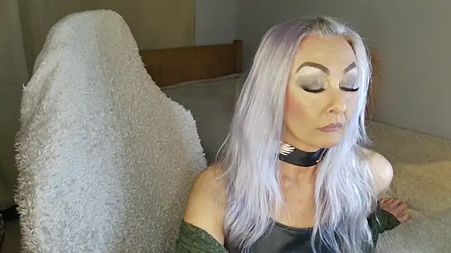 Snapshot of TheOGMiaMystique chatting on February 21, 2026, 5:48 pm TheOGMiaMystique online show from February 21, 2026, 5:48 pm