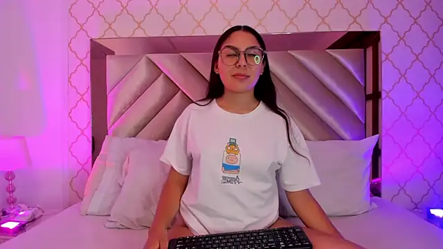 Snapshot of Lexy-Sweet1 chatting on October 16, 2025, 3:15 am Lexy-Sweet1 online show from October 16, 2025, 3:15 am