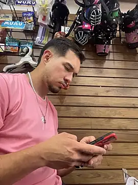 Snapshot of Leonardmoppet chatting on November 6, 2025, 10:25 pm Leonardmoppet online show from November 6, 2025, 10:25 pm