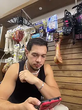 Snapshot of Leonardmoppet chatting on November 13, 2025, 10:24 pm Leonardmoppet online show from November 13, 2025, 10:24 pm