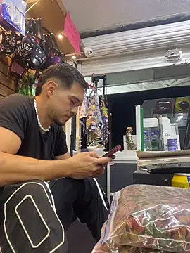 Snapshot of Leonardmoppet chatting on November 15, 2025, 11:53 pm Leonardmoppet online show from November 15, 2025, 11:53 pm