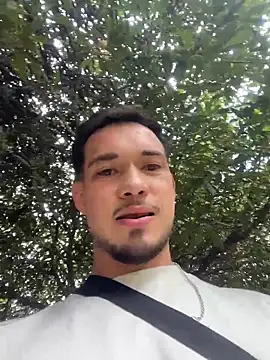 Snapshot of Leonardmoppet chatting on November 18, 2025, 7:50 pm Leonardmoppet online show from November 18, 2025, 7:50 pm