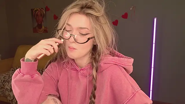 Snapshot of BellaSink chatting on February 15, 2026, 5:41 am BellaSink online show from February 15, 2026, 5:41 am