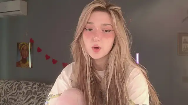 Snapshot of BellaSink chatting on March 21, 2026, 5:30 am BellaSink online show from March 21, 2026, 5:30 am