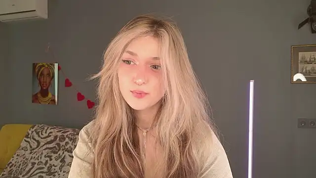 Snapshot of BellaSink chatting on March 6, 2026, 5:35 am BellaSink online show from March 6, 2026, 5:35 am