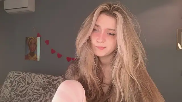 Snapshot of BellaSink chatting on March 27, 2026, 8:26 am BellaSink online show from March 27, 2026, 8:26 am