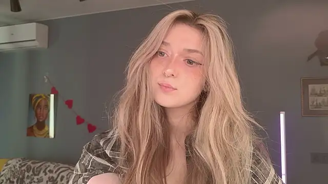 Snapshot of BellaSink chatting on March 25, 2026, 5:40 am BellaSink online show from March 25, 2026, 5:40 am