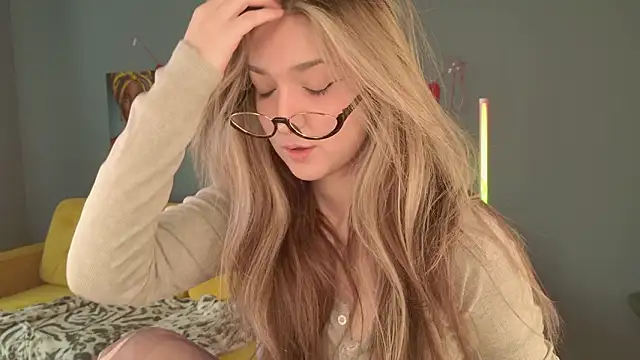 Snapshot of BellaSink chatting on February 19, 2026, 5:37 am BellaSink online show from February 19, 2026, 5:37 am