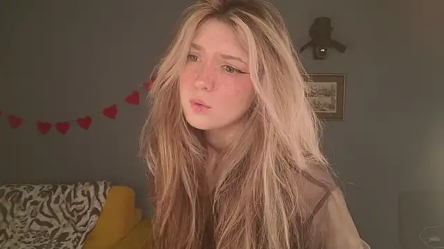 Snapshot of BellaSink chatting on April 9, 2026, 5:31 am BellaSink online show from April 9, 2026, 5:31 am