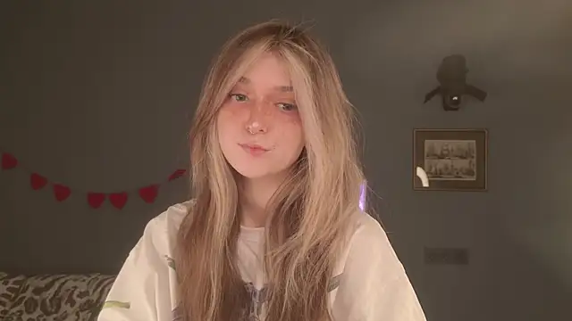 Snapshot of BellaSink chatting on April 3, 2026, 5:36 am BellaSink online show from April 3, 2026, 5:36 am