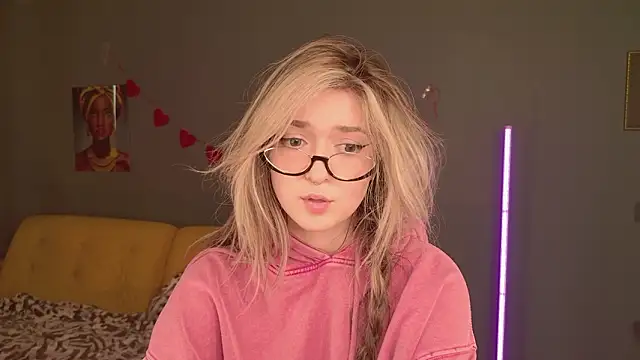 Snapshot of BellaSink chatting on February 15, 2026, 7:51 am BellaSink online show from February 15, 2026, 7:51 am