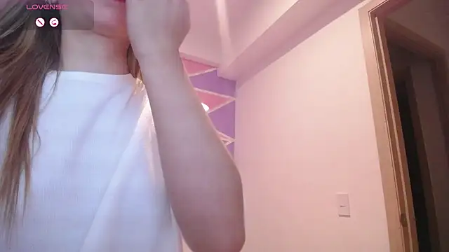lizzysnow  1 online show from October 22, 2025, 1:05 am