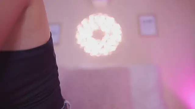 Snapshot of Meggie_ chatting on December 3, 2025, 11:58 pm Meggie online show from December 3, 2025, 11:58 pm