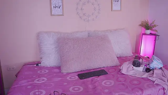 Snapshot of Meggie_ chatting on November 15, 2025, 7:40 pm Meggie online show from November 15, 2025, 7:40 pm