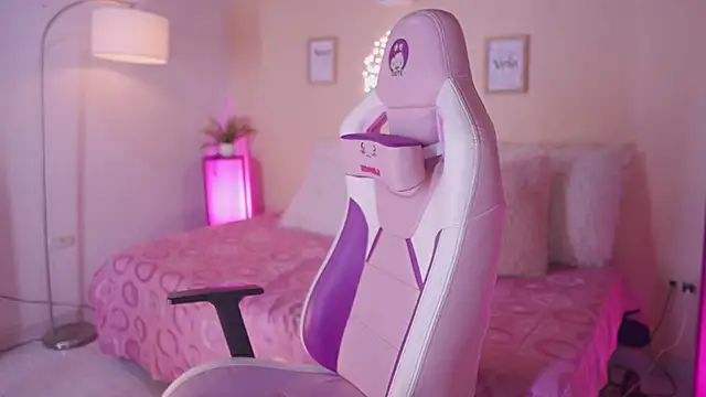 Snapshot of Meggie_ chatting on November 24, 2025, 11:16 pm Meggie online show from November 24, 2025, 11:16 pm