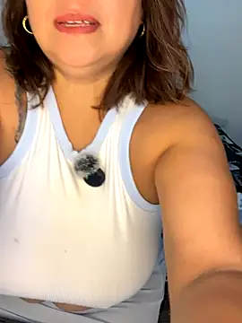AnnieFoucher online show from October 22, 2025, 2:49 pm
