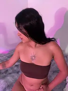 Emilux  online show from April 6, 2026, 6:20 pm